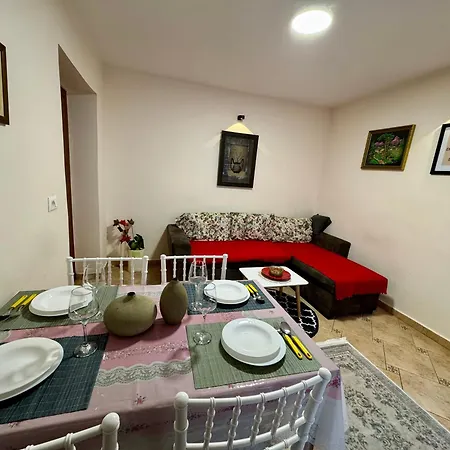 Skerdi's - Center 아파트